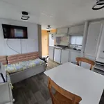 Prázdninový areál Spokojny Zakatek U Ediego Nad Morzem Smolne