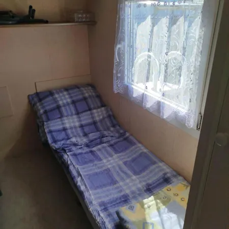 Spokojny Zakatek U Ediego Nad Morzem פארק נופש Smolne