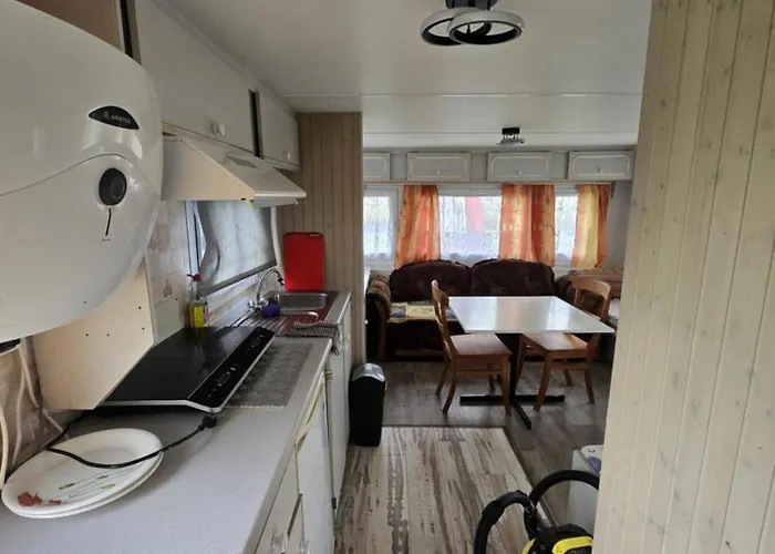 Spokojny Zakatek U Ediego Nad Morzem Parque de vacaciones Smolne