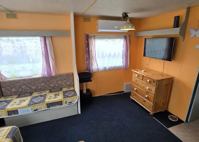 Spokojny Zakatek U Ediego Nad Morzem Parque de vacaciones Smolne